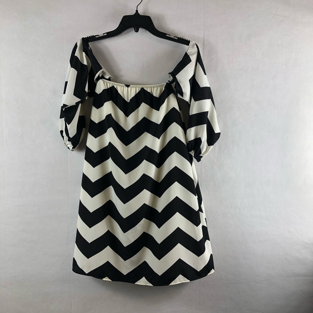 Sage Cold Shoulder dress 
Symmetrical Large Black - Picture 5 of 7
